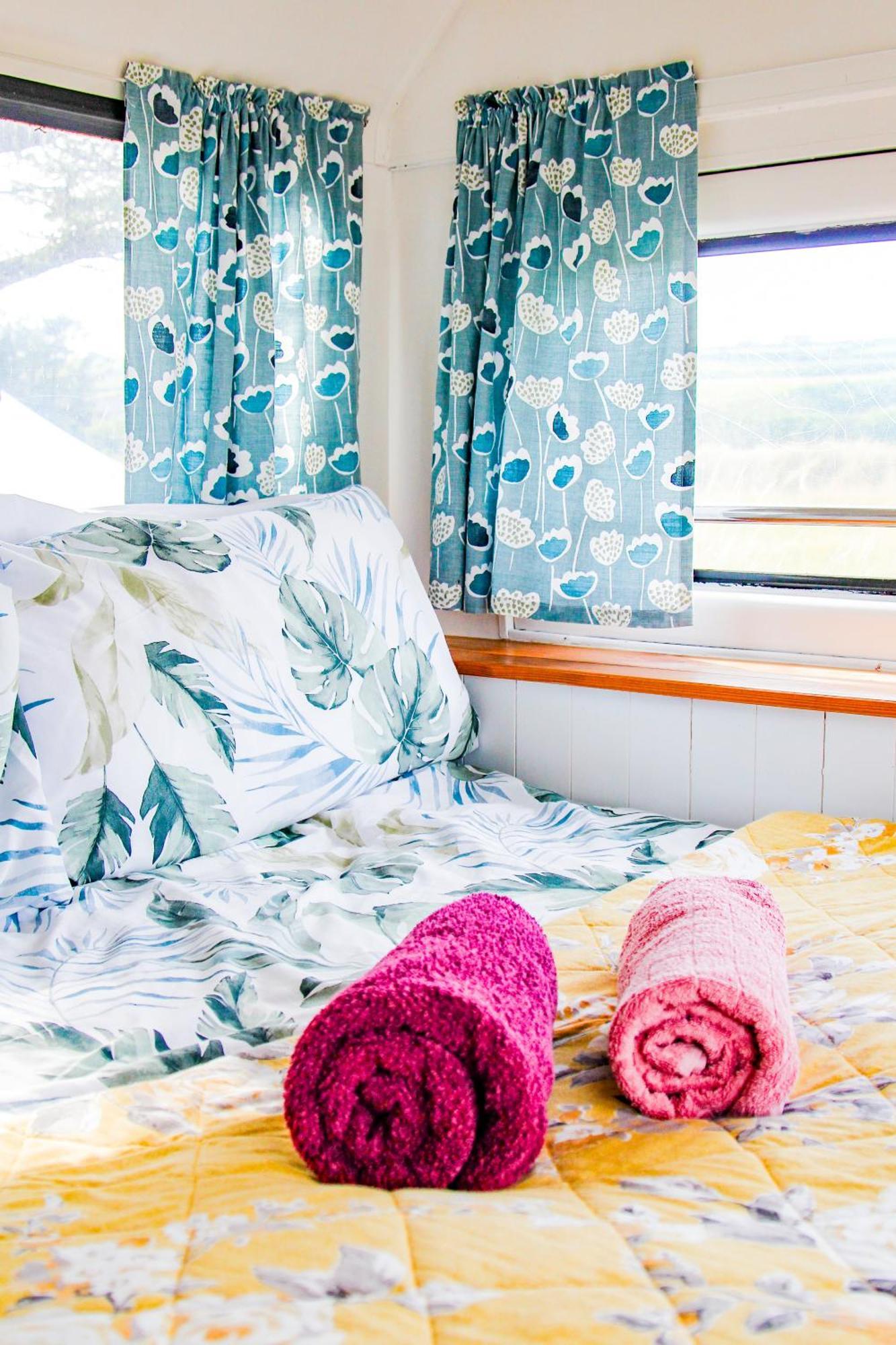 Hotel Double Decker Bus At Valentia Island Escape Chapeltown Zewnętrze zdjęcie